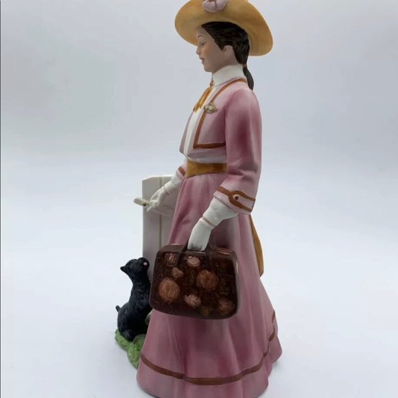Vintage Avon Lady Albee Award figurine 1983 - Picture 1 of 6